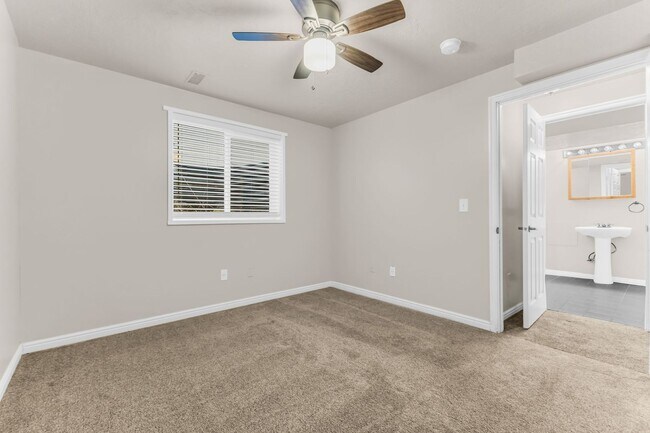 Building Photo - 126 S 300 W