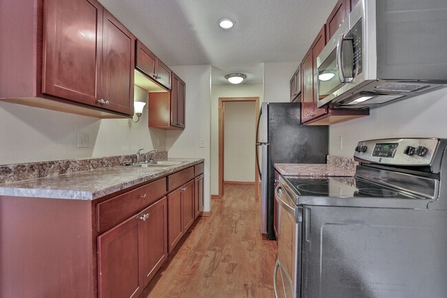 Building Photo - Oakridge Apartments