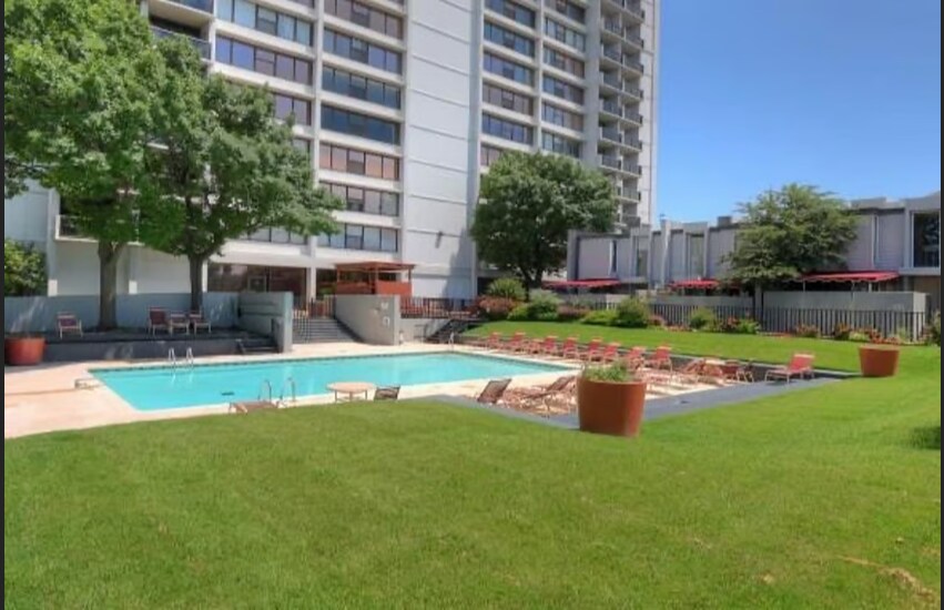 Building Photo - 410 W 7th St #1521