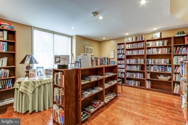 Building Photo - 10401 Grosvenor Pl