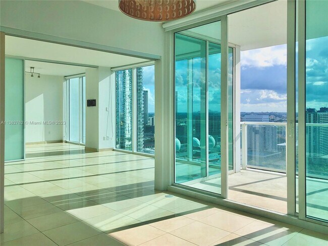 Building Photo - 1040 Biscayne Blvd