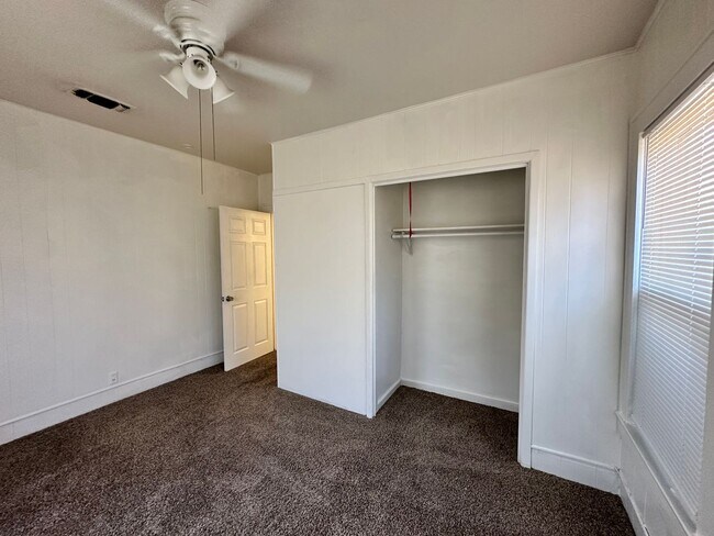 Building Photo - 2/1 In South Overton