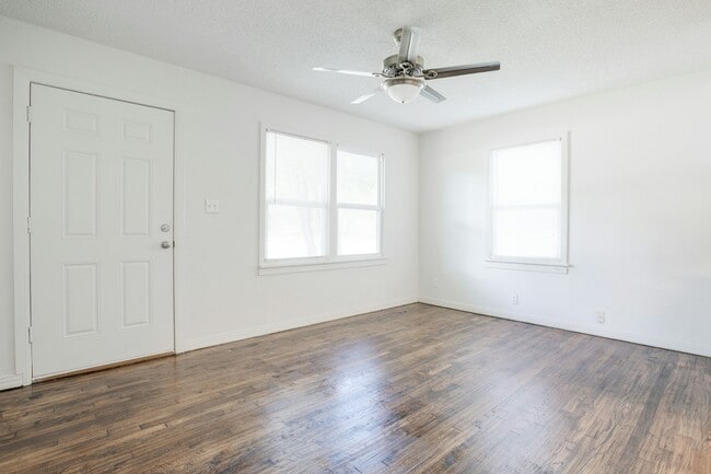 Building Photo - 116 Corbin Ln