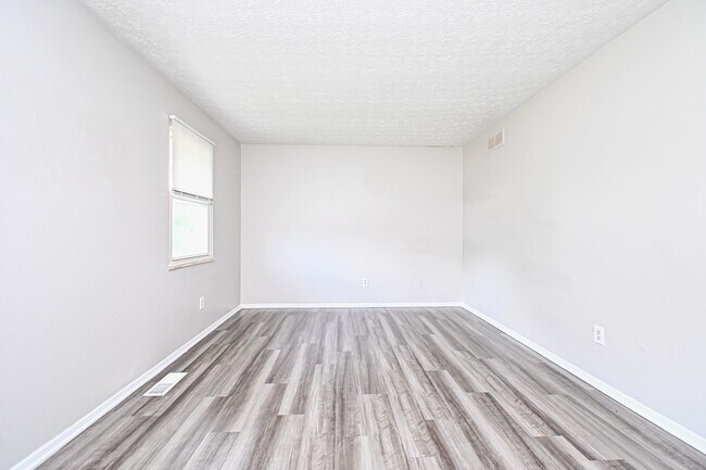 Building Photo - 10933 Birchridge Dr