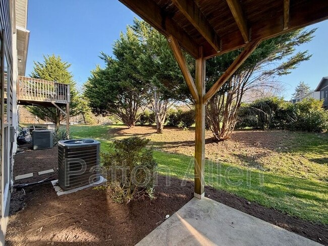 Building Photo - 10 Zell Ln