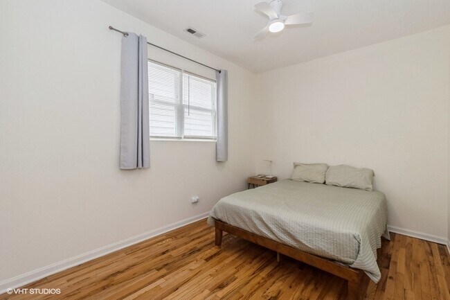 Building Photo - 1440 N Washtenaw Ave