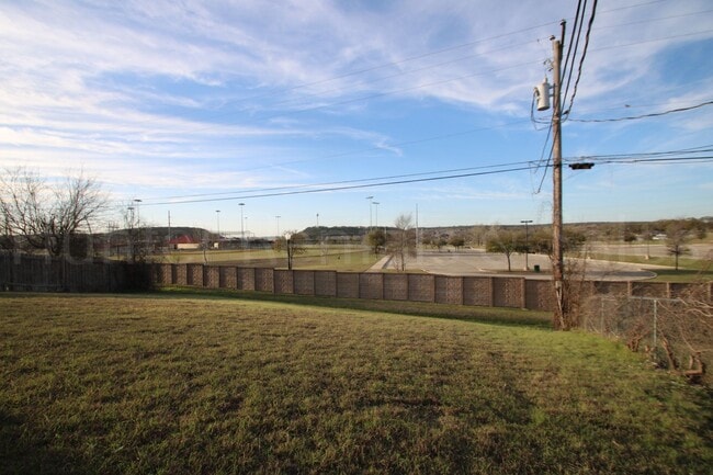 Building Photo - New Fence!