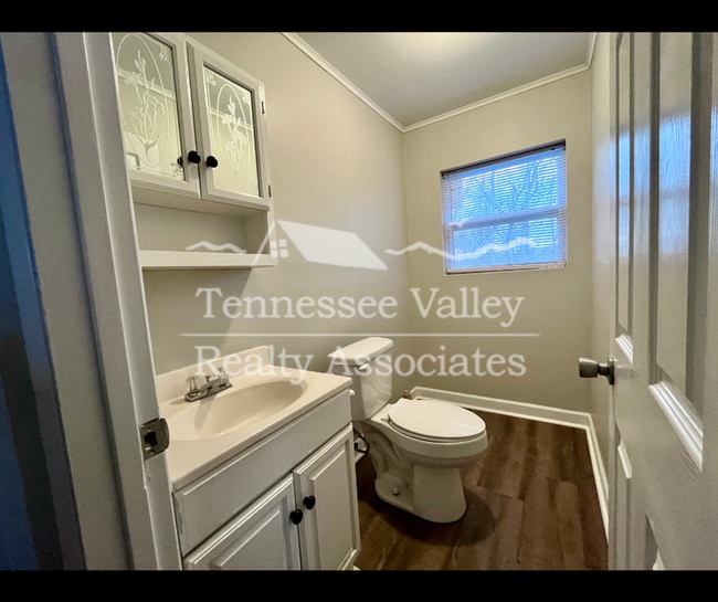Building Photo - Spacious 3 bed/1.5 bath split foyer in Hid...