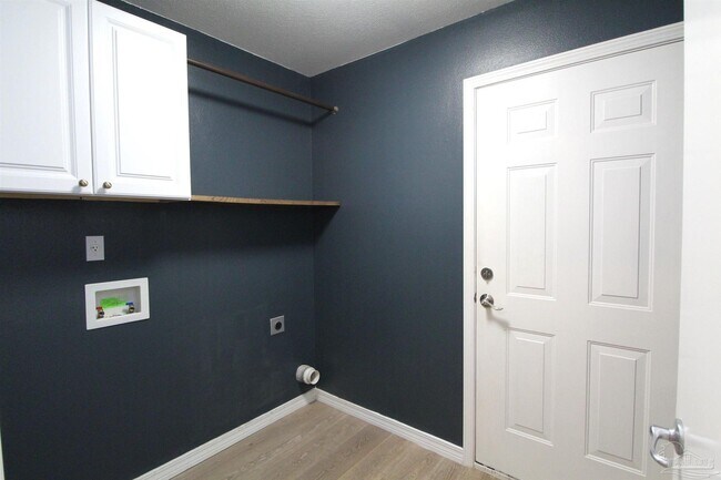 Building Photo - 174 Emmons Ln