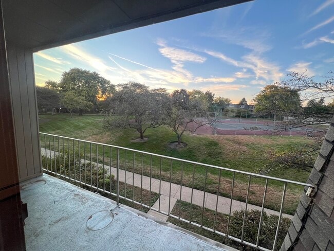 Building Photo - 228 E Bailey Rd