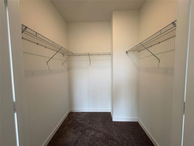 Building Photo - 525 Parkway Dr