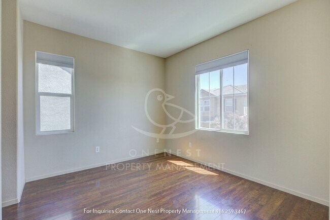 Building Photo - Lincoln Crossing; 4 bedroom in Gated commu...