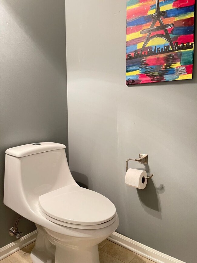 Building Photo - Move-in special. Beautiful 4 bed 2.5 bath 3000+sq ft