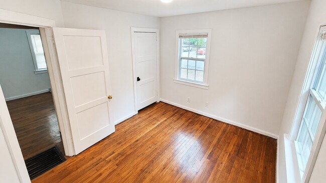 Building Photo - 1401 Oak St