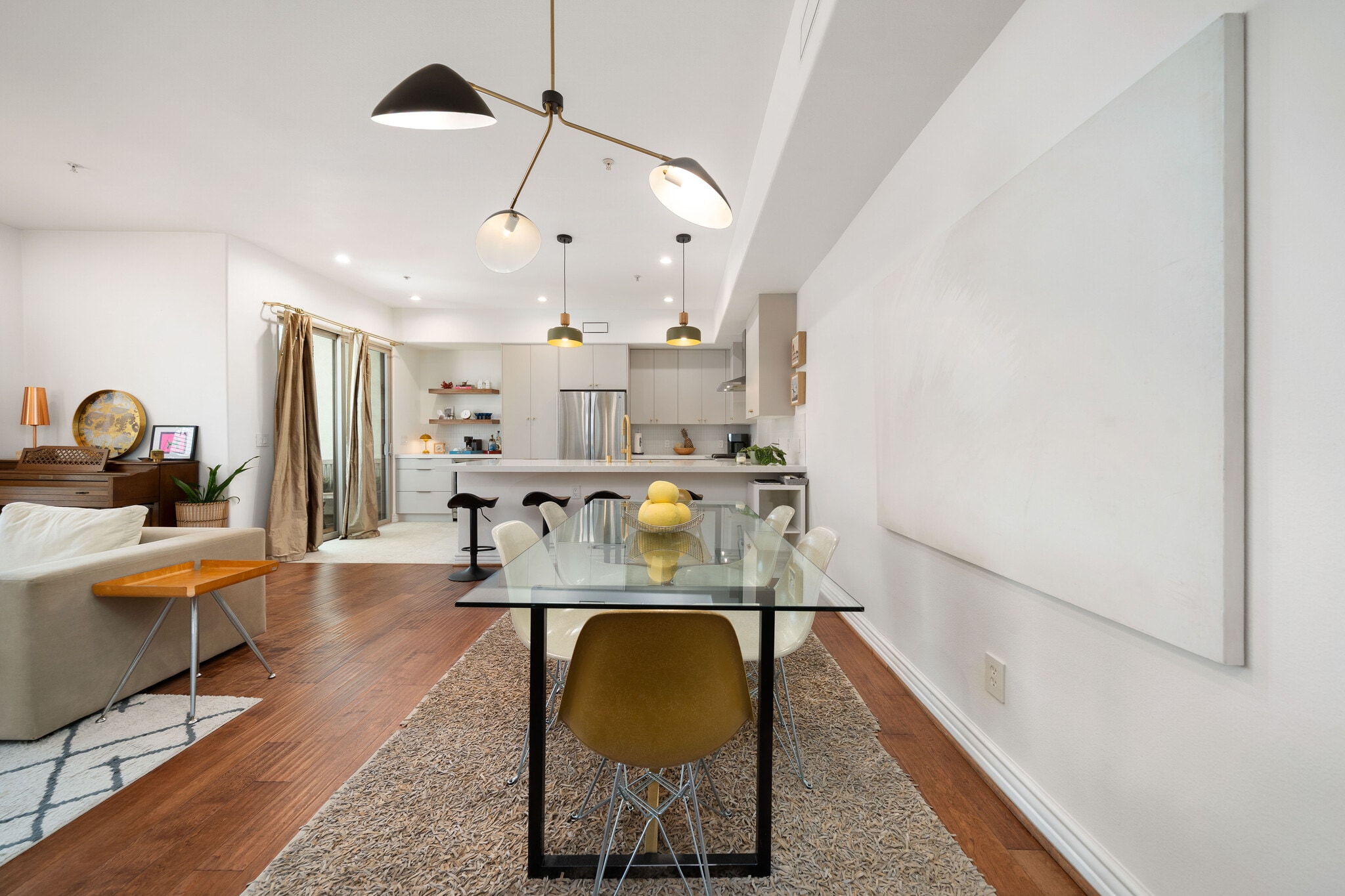 Dining area - 10913 Whipple St