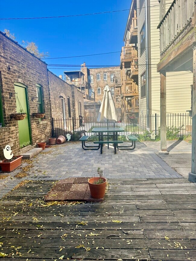 Building Photo - 6442 N Bosworth Ave