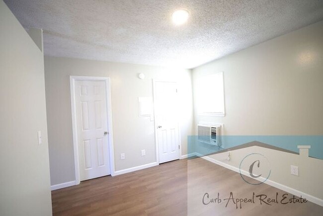 Building Photo - Utilities included plus cable and internet!! Newly renovated 1 bed/1 bath apt - HUD accepted!!
