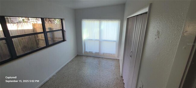 Building Photo - 2027 Bentley St
