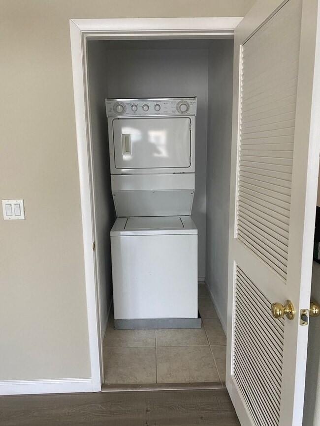 Building Photo - Remarkable totally renovated 2bed 2bath townhome is SW Las Vegas