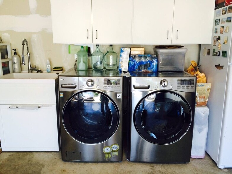 Building Photo - 915 Helen Dr