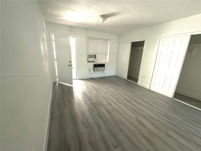 Primary Photo - 720 NW 27th Ct