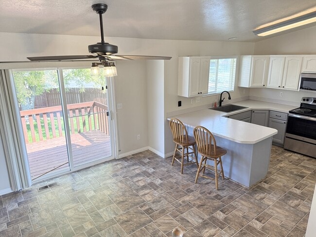 Building Photo - 2022 N 850 W