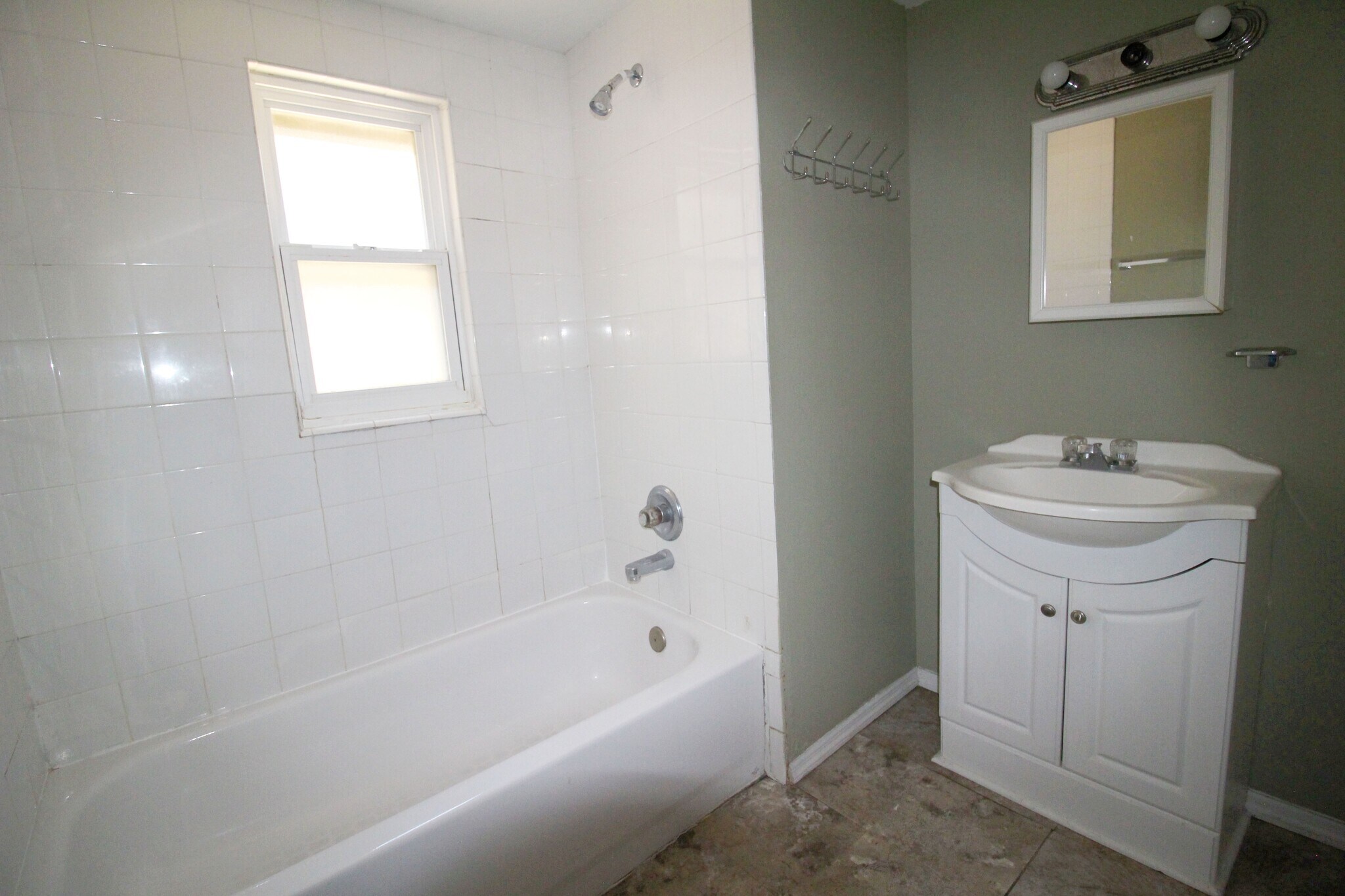 Upstairs Bathroom - 2584 Deming Ave
