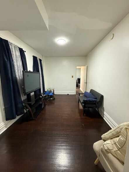 Building Photo - 1552 Mineral Spring Rd