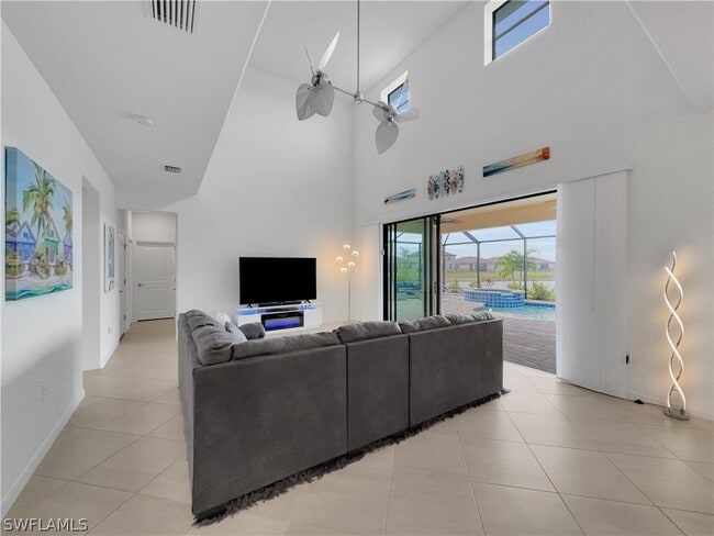 Building Photo - 3319 Menores Wy