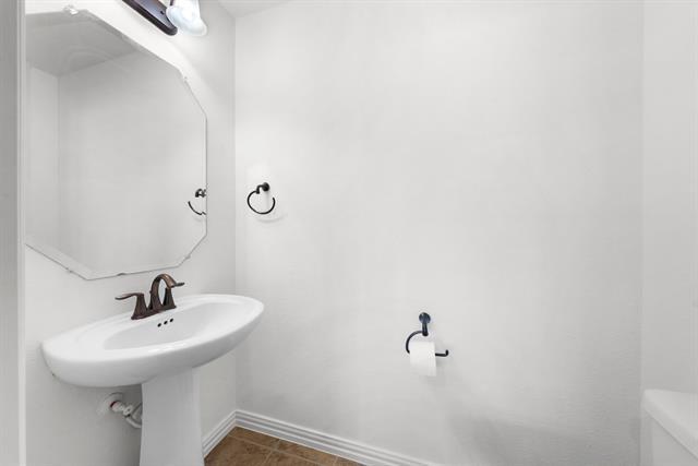 Building Photo - 600 Park Meadow Ln