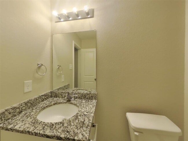 Building Photo - 15685 Briar Frst Dr