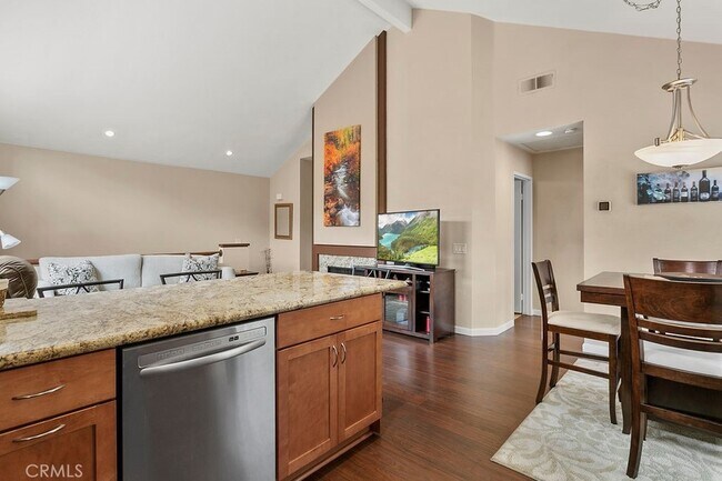 Building Photo - 9 Silvertide Dr