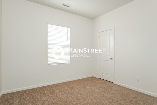 Building Photo - 4 Bedroom Pet-Friendly Home in Zebulon, NC with Main Street Renewal