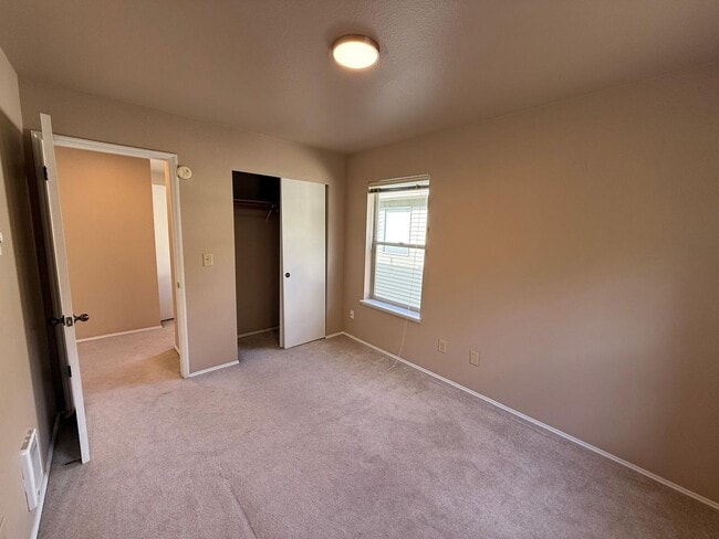 Building Photo - 3 Bed 2.5 Bath House In Leschi