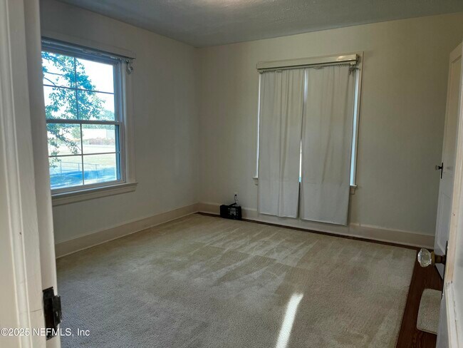 Building Photo - 1924 Arcadia Pl