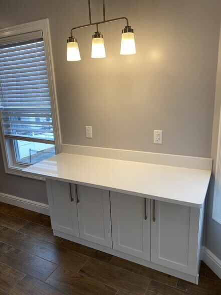 Building Photo - 224 Main St