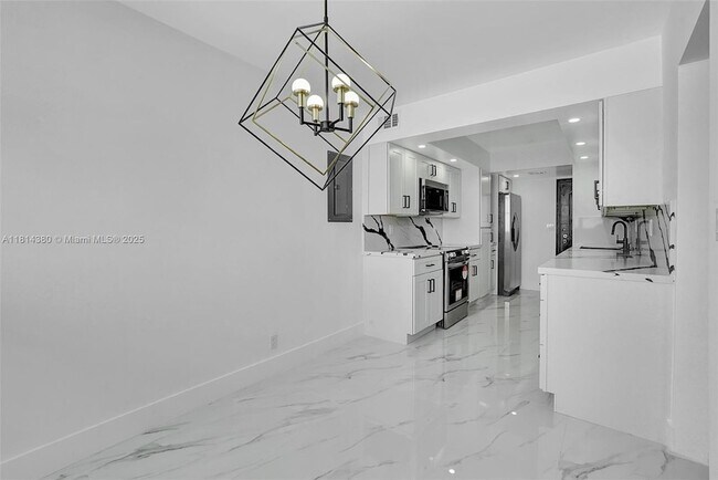 Building Photo - 100 Golden Isles Dr