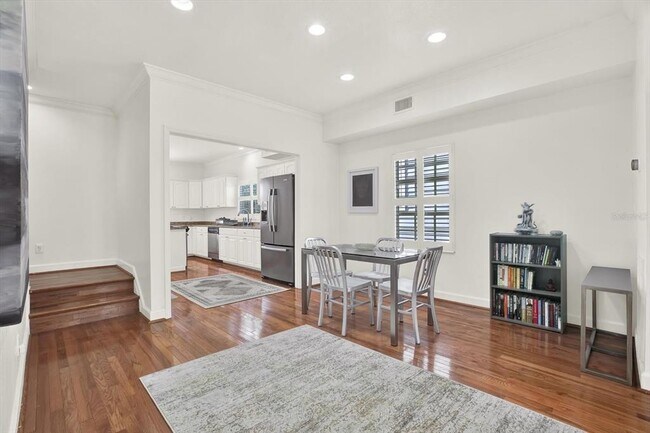 Building Photo - 3006 W Julia St