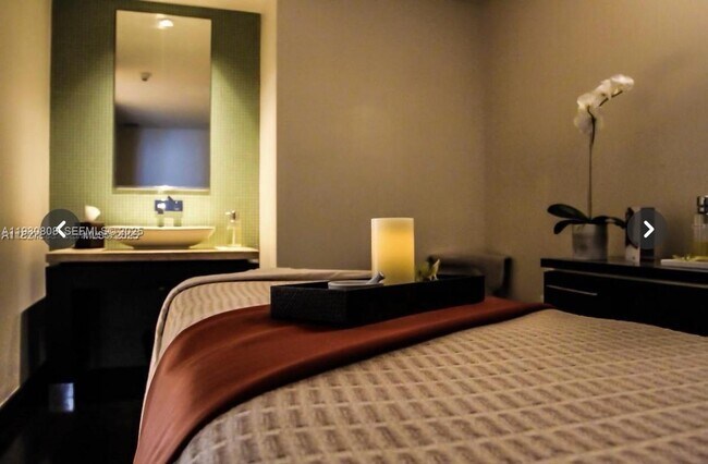 Building Photo - 900 Biscayne Blvd