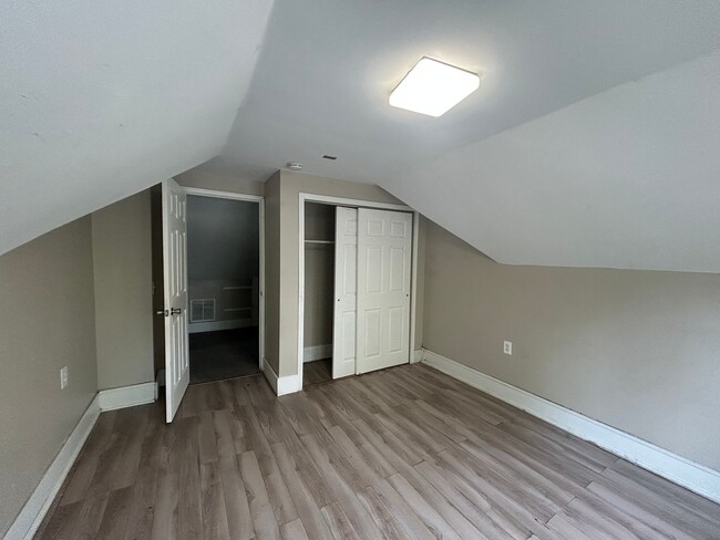 Building Photo - 3 Bed 1 Bath house in Rock Island