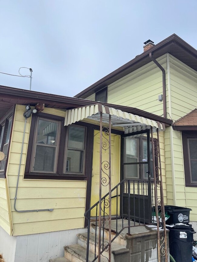 Building Photo - Spacious 4 bedroom house coming soon!!