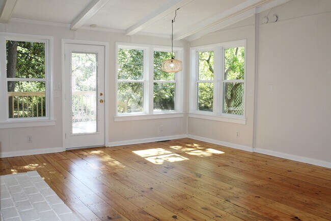 Building Photo - 275 Piney Ln