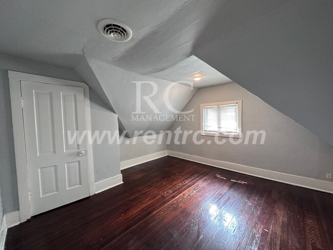 Building Photo - 1501 Walnut-