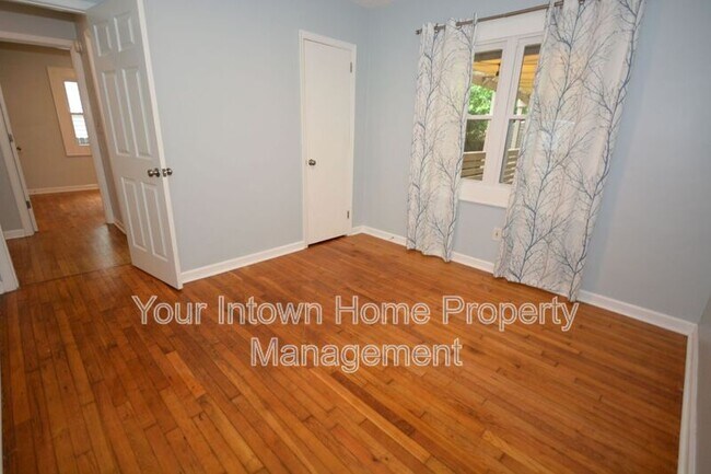 Building Photo - 1222 Crestwood Dr SE