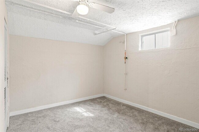 Building Photo - "Charming 3-Bedroom Home with 2 Full Baths in Prime Lakewood Location!"