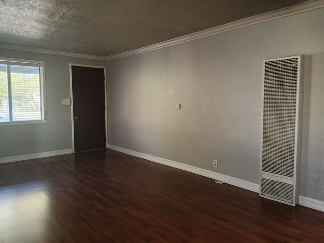 Building Photo - Charming 3-Bedroom Rental with Bonus Backh...