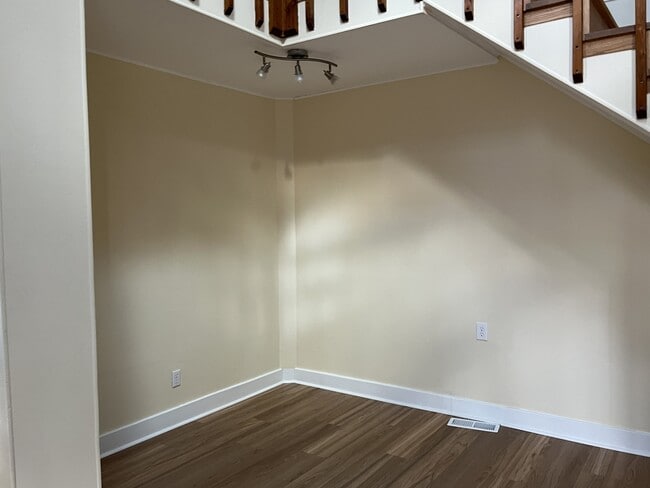 Building Photo - 51 Buck Spgs Acrs