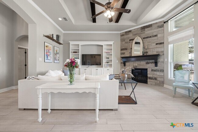 Building Photo - 1745 Alta Vista Loop