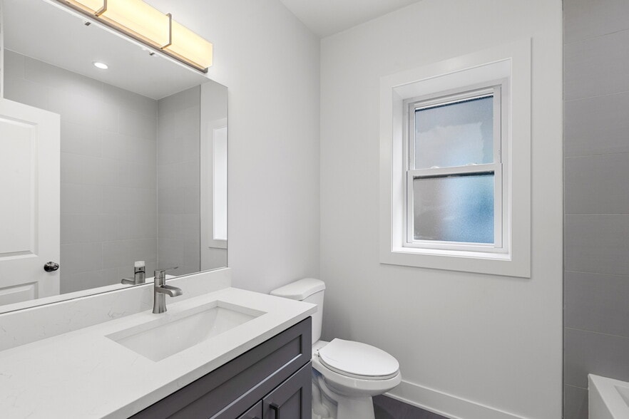 Building Photo - 6423 N Washtenaw Ave