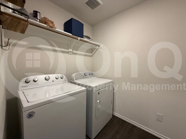 Building Photo - 3060 Stratford Wy